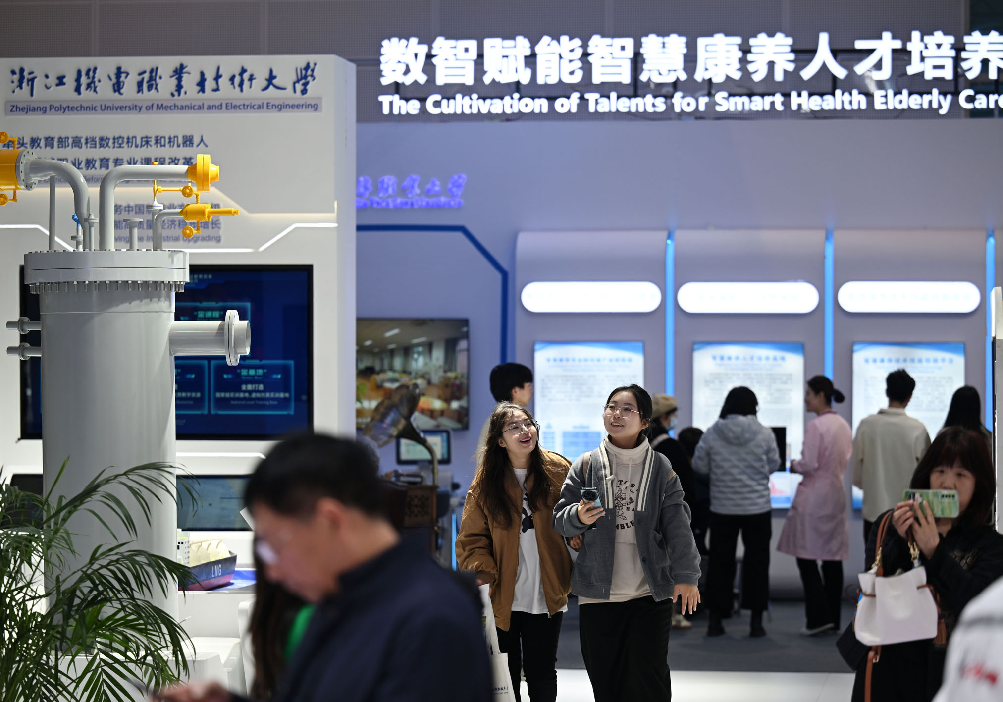 人才培养新范式筑牢科技创新根基